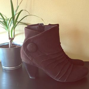 Vanelli bown Ankle Boots